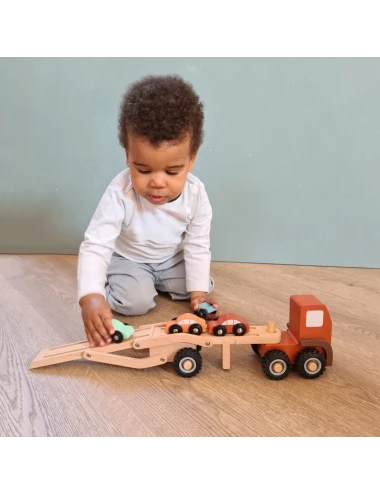 Camion de transport pour voitures en bois