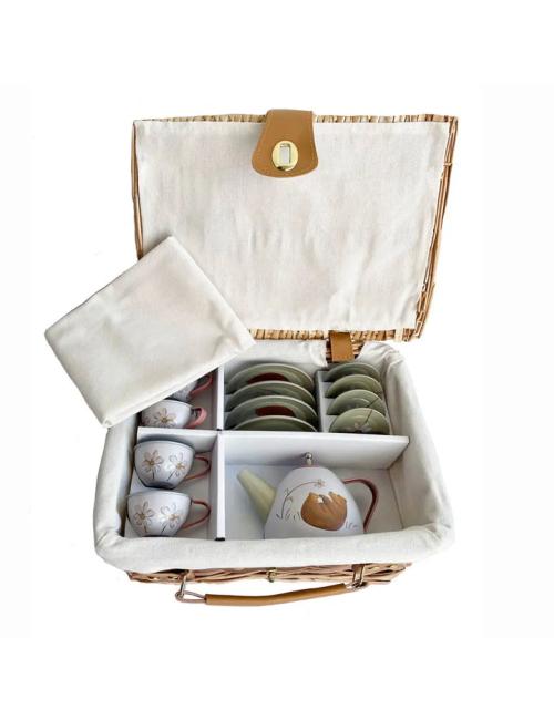 Set de thé en metal foret dans valise en osier