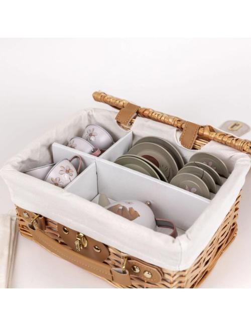Set de thé en metal foret dans valise en osier